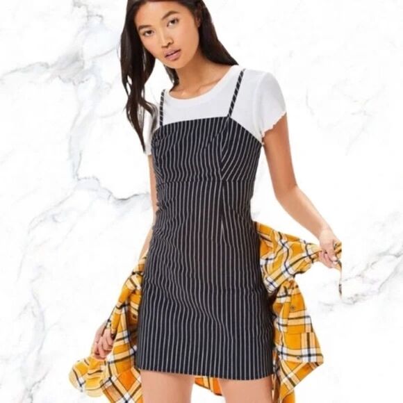Kendall & Kylie Dresses & Skirts - KENDALL & KYLIE Black Pinstriped Sleeveless Strappy Mini Summer Dress Size M